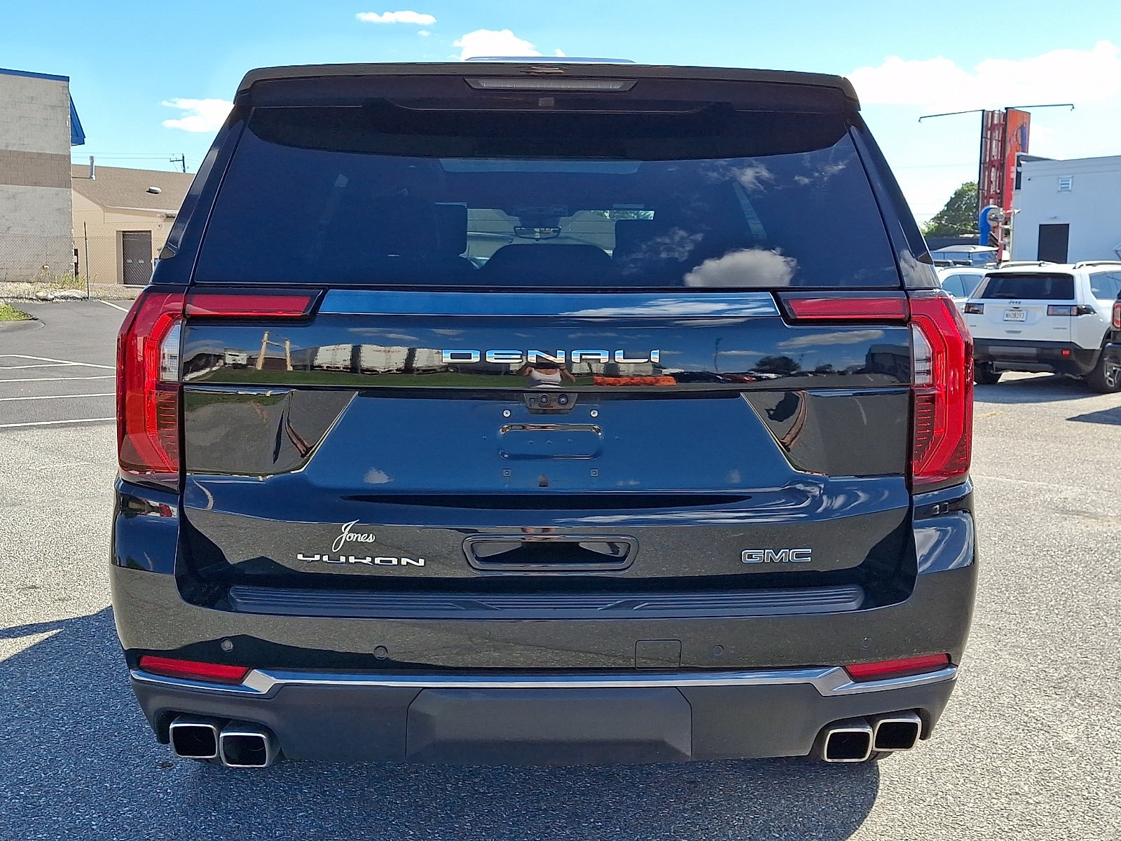 Used 2025 GMC Yukon Denali Ultimate AWD/4WD image 5