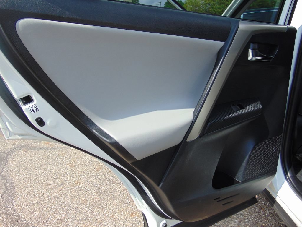Used 2014 Toyota RAV4 Limited AWD/4WD image 23
