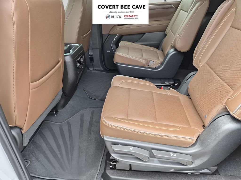 Used 2023 Chevrolet Suburban High Country image 21