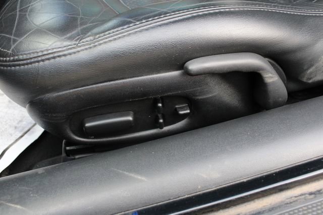 Used 2000 Chevrolet Corvette Coupe w/ Memory Pkg RWD image 3