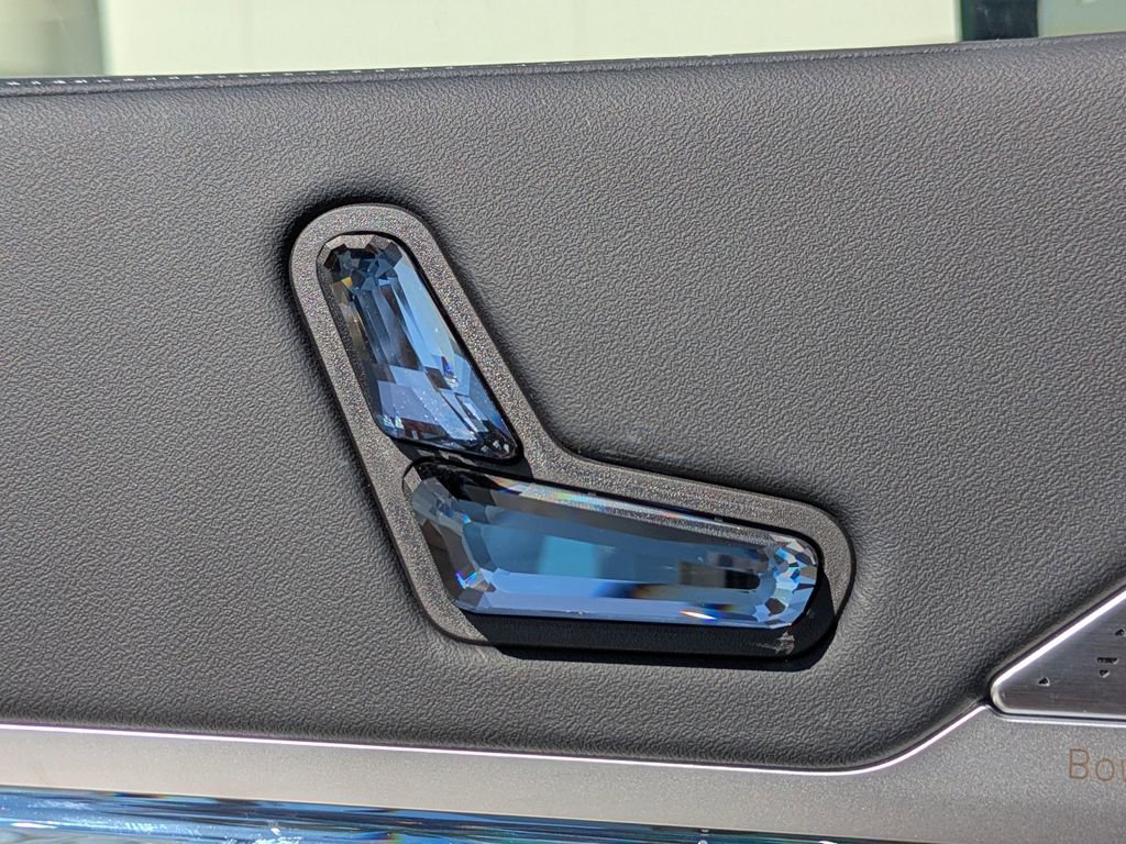 Used 2025 BMW 760i xDrive w/ Executive Package image 19