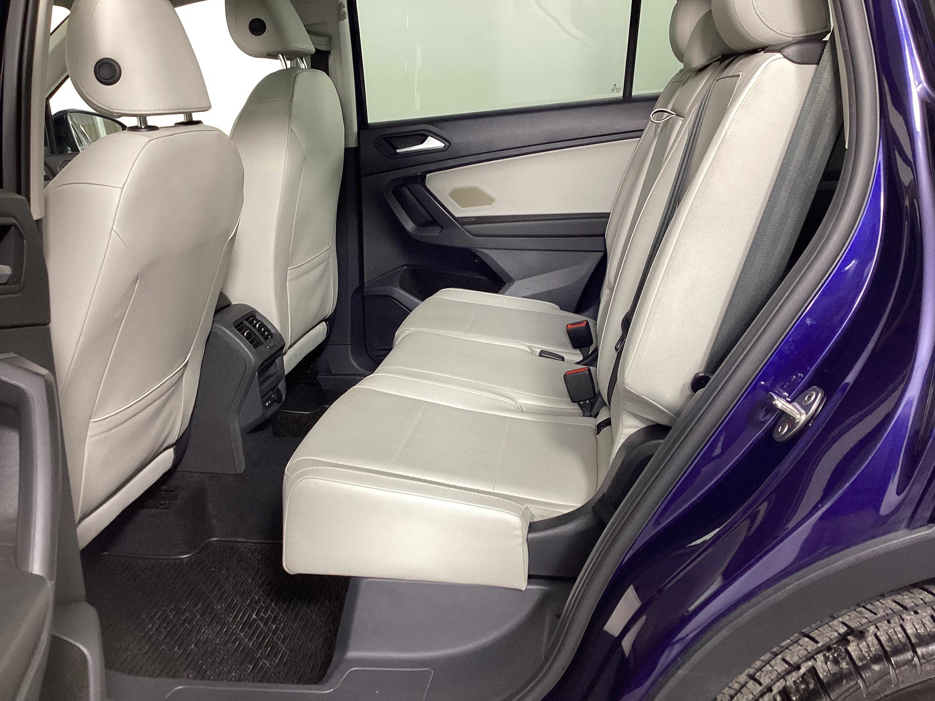 Used 2021 Volkswagen Tiguan SEL image 32