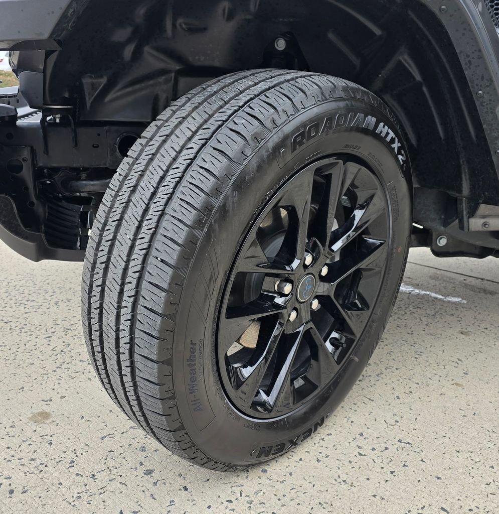 Used 2025 Jeep Wrangler Unlimited Sahara w/ Safety Group image 15