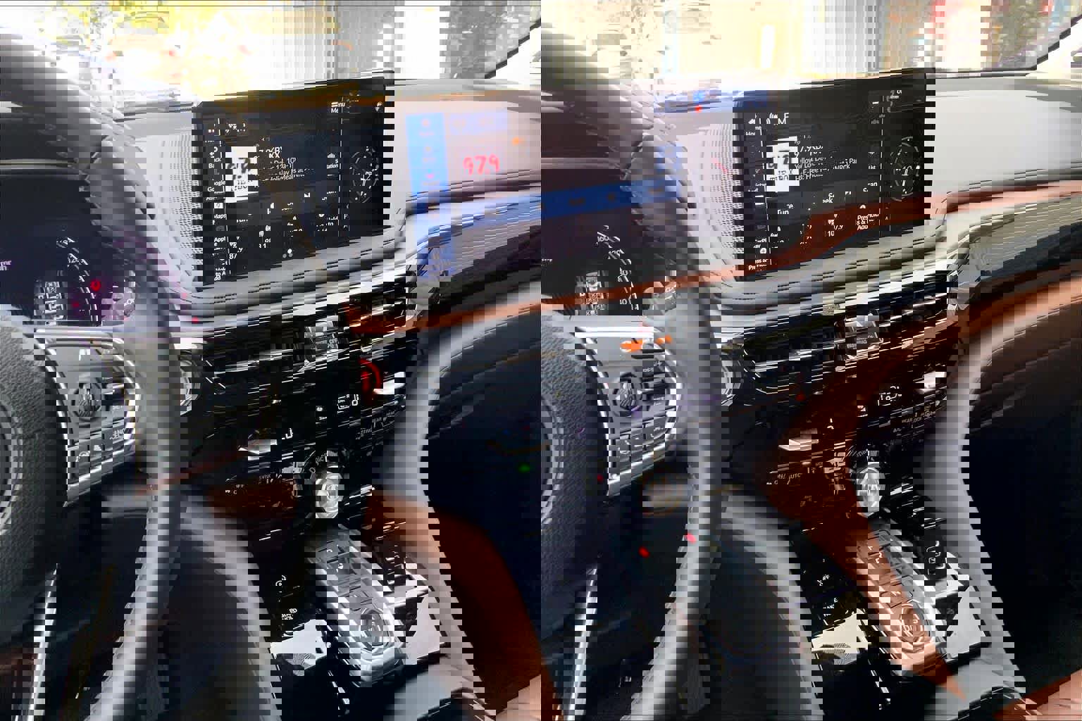 Used 2025 Acura MDX FWD w/ Technology Package image 6