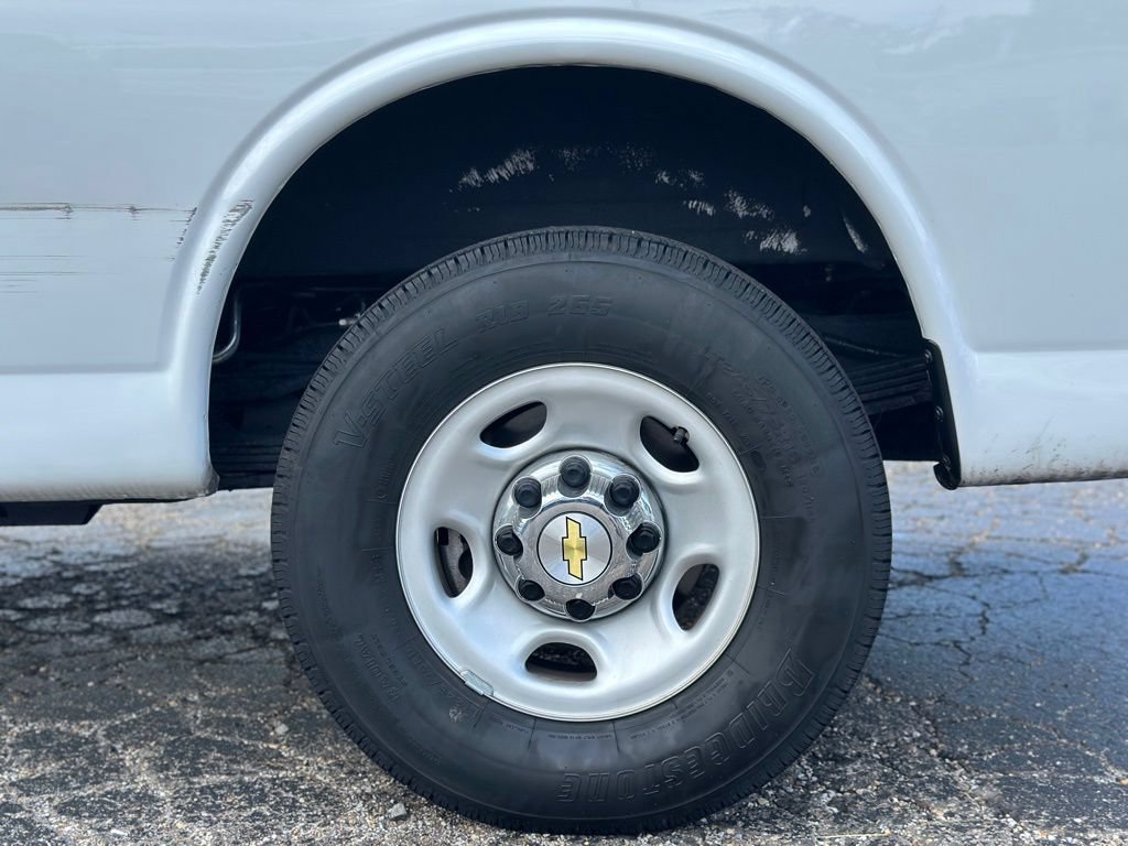 Used 2025 Chevrolet Express 3500 LT w/ LT Preferred Equipment Group RWD image 24