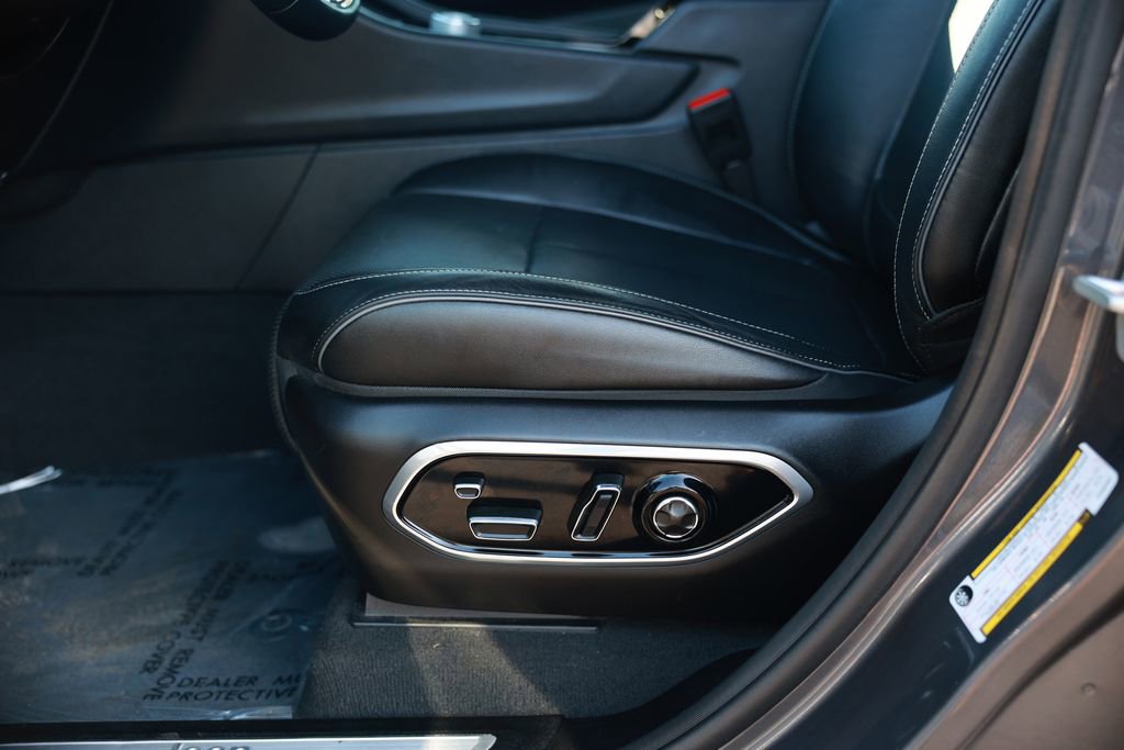 Used 2023 Jeep Grand Cherokee Overland w/ Advanced Protech Group III AWD/4WD image 21