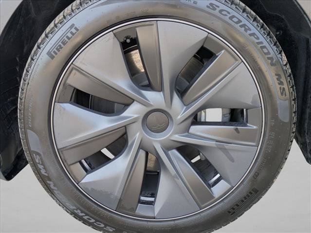 Used 2024 Tesla Model Y Long Range AWD/4WD image 9