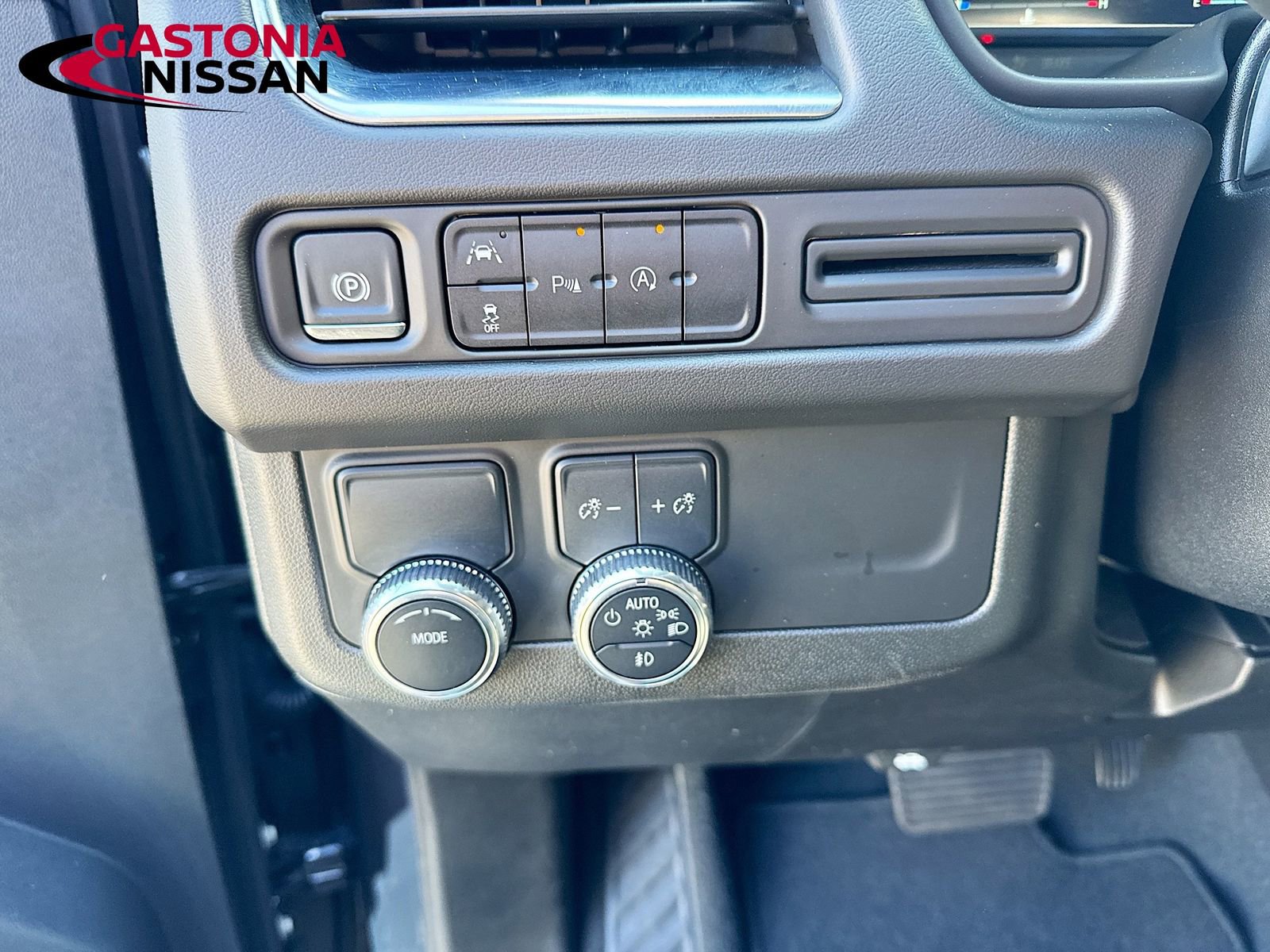 Used 2024 GMC Yukon SLT RWD image 11