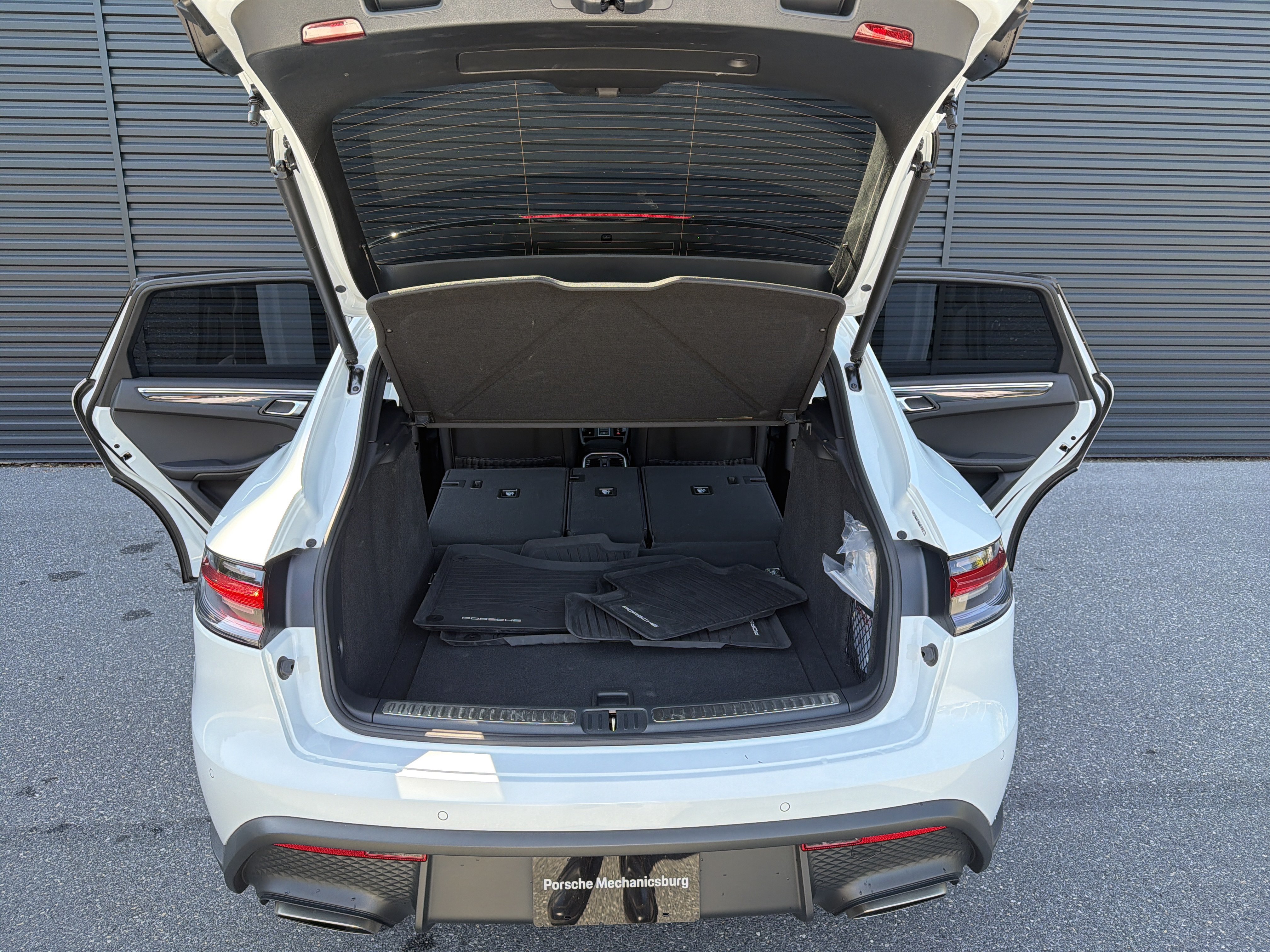 New 2026 Porsche Macan AWD/4WD image 26