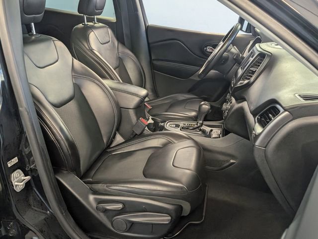 Used 2019 Jeep Cherokee Latitude Plus image 16