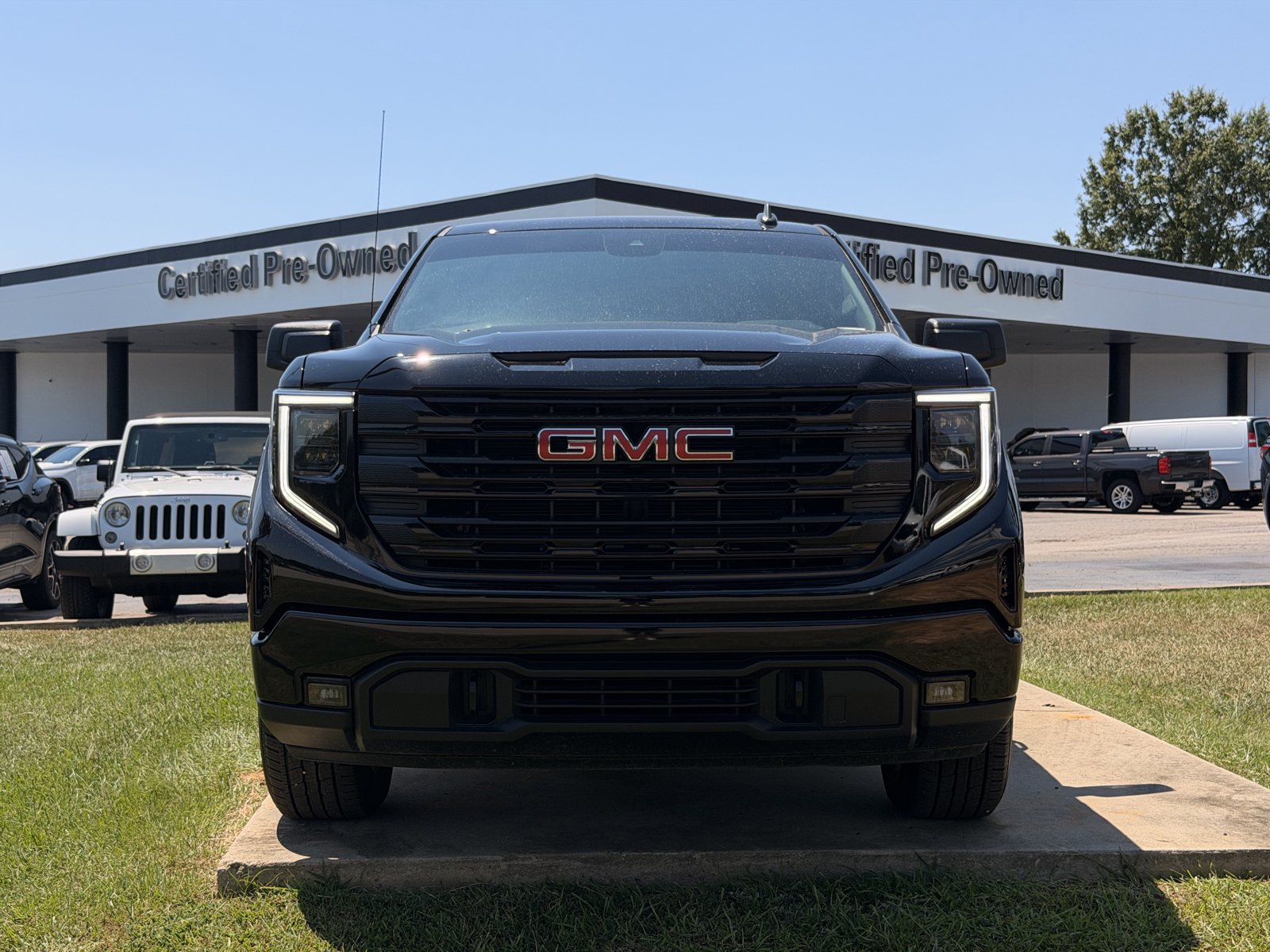 Used 2024 GMC Sierra 1500 Elevation AWD/4WD image 6