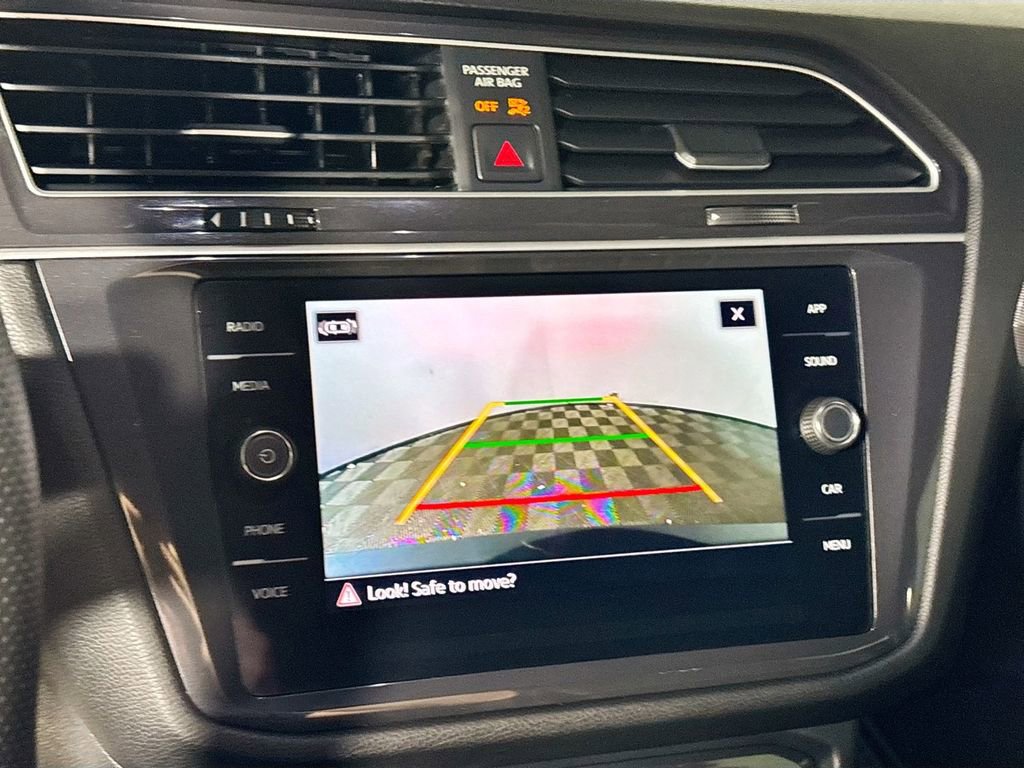 Used 2023 Volkswagen Tiguan SE R-Line image 16