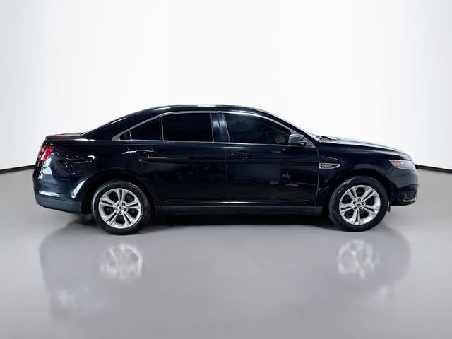 Used 2017 Ford Taurus SE FWD image 5