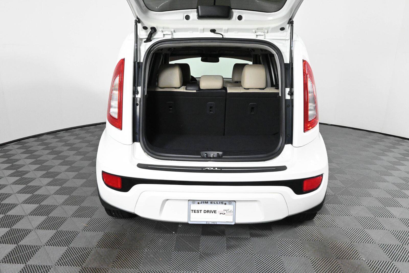 Used 2013 Kia Soul ! w/ Premium Pkg FWD image 9