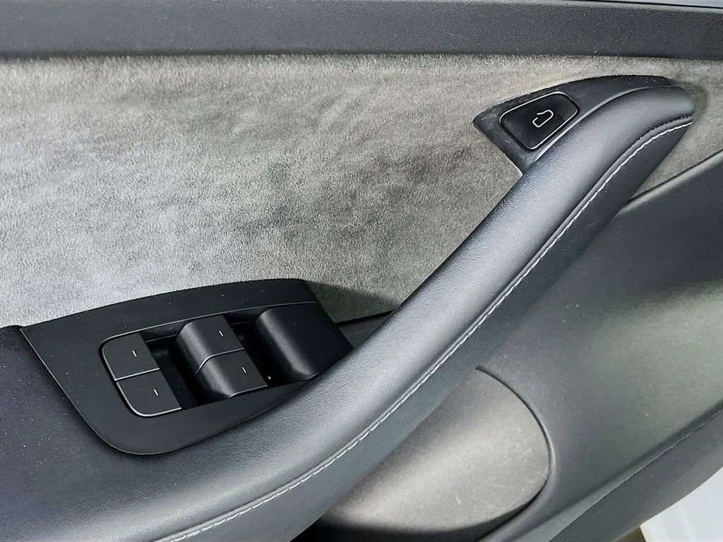 Used 2023 Tesla Model 3 Standard Range image 22