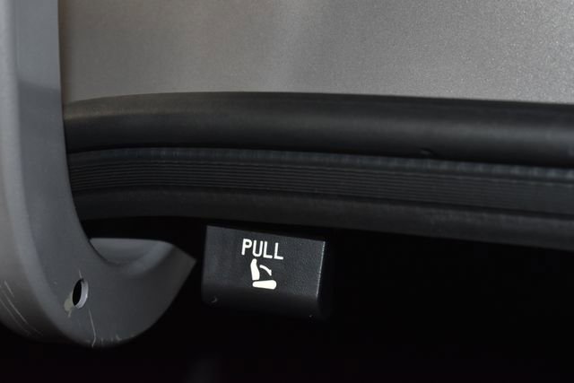 Used 2025 Hyundai Elantra Limited image 36