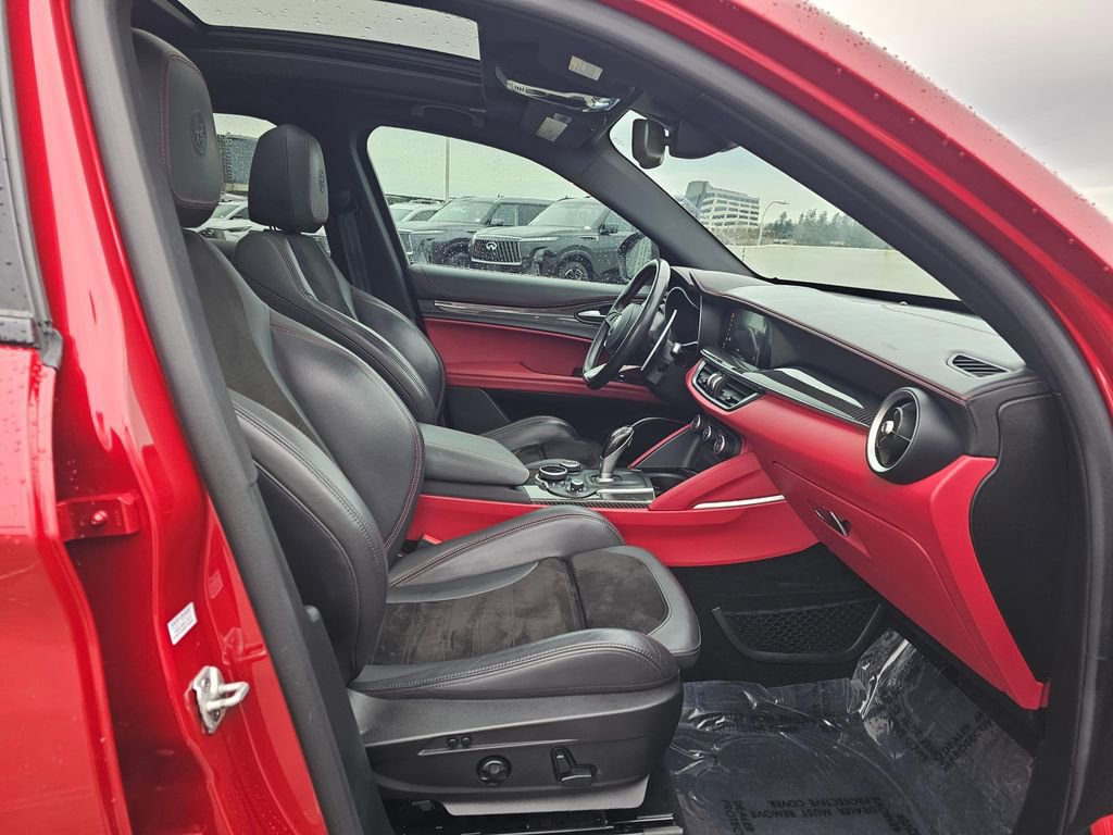 Used 2019 Alfa Romeo Stelvio Quadrifoglio image 12