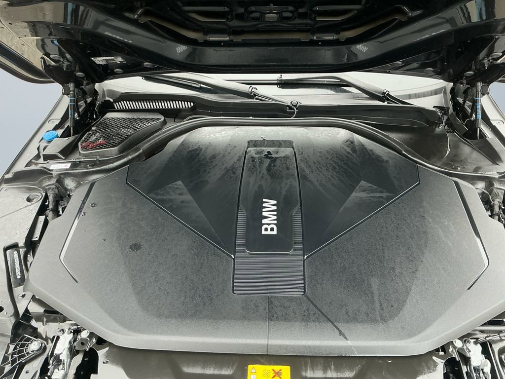 Used 2024 BMW i5 eDrive40i image 18