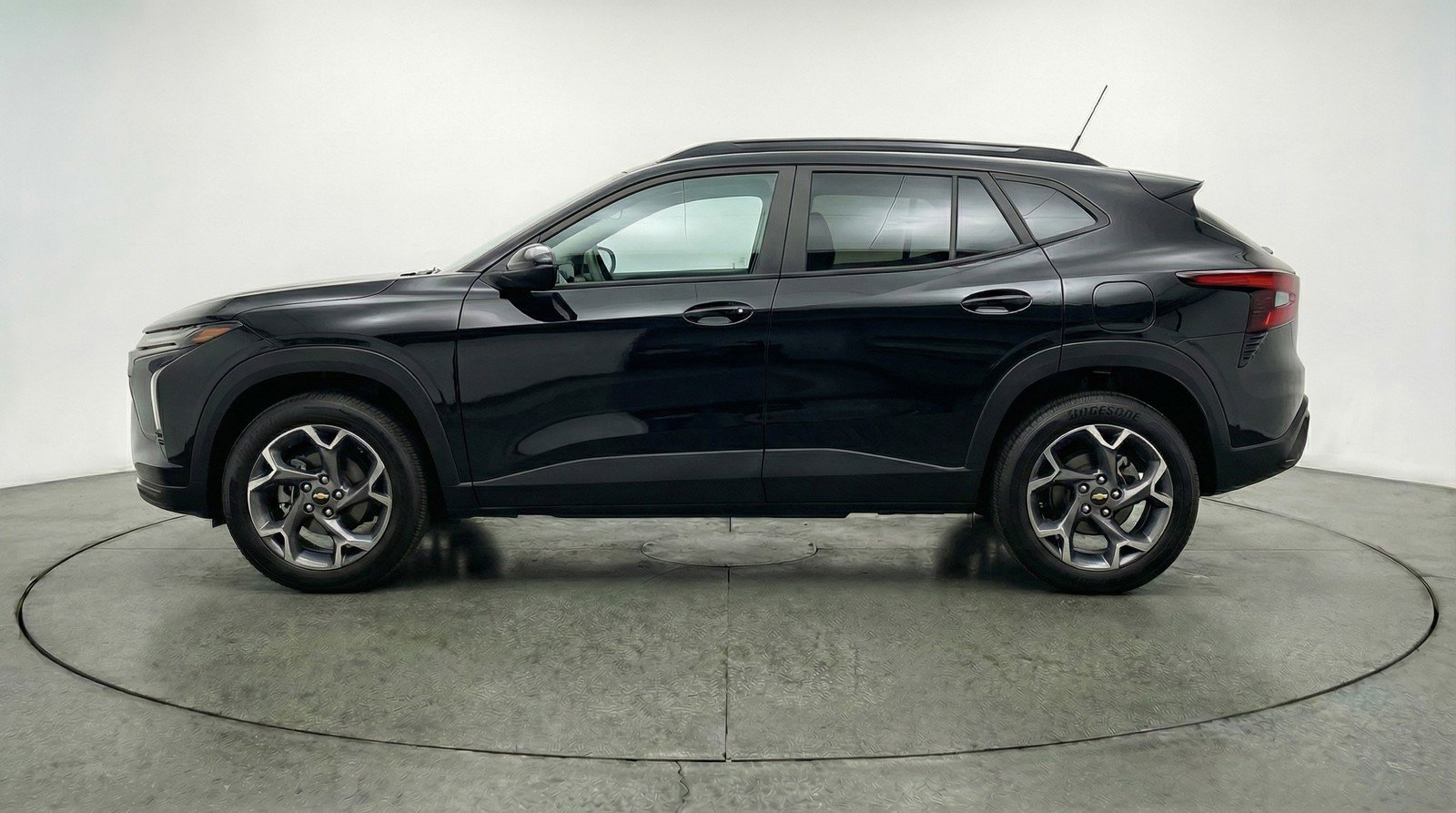 Used 2025 Chevrolet Trax LT w/ LT Convenience Package FWD image 5