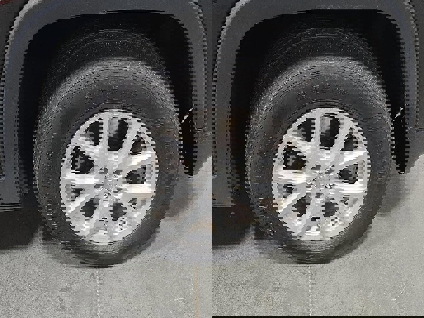 Used 2018 Jeep Cherokee Latitude w/ Cold Weather Group image 22