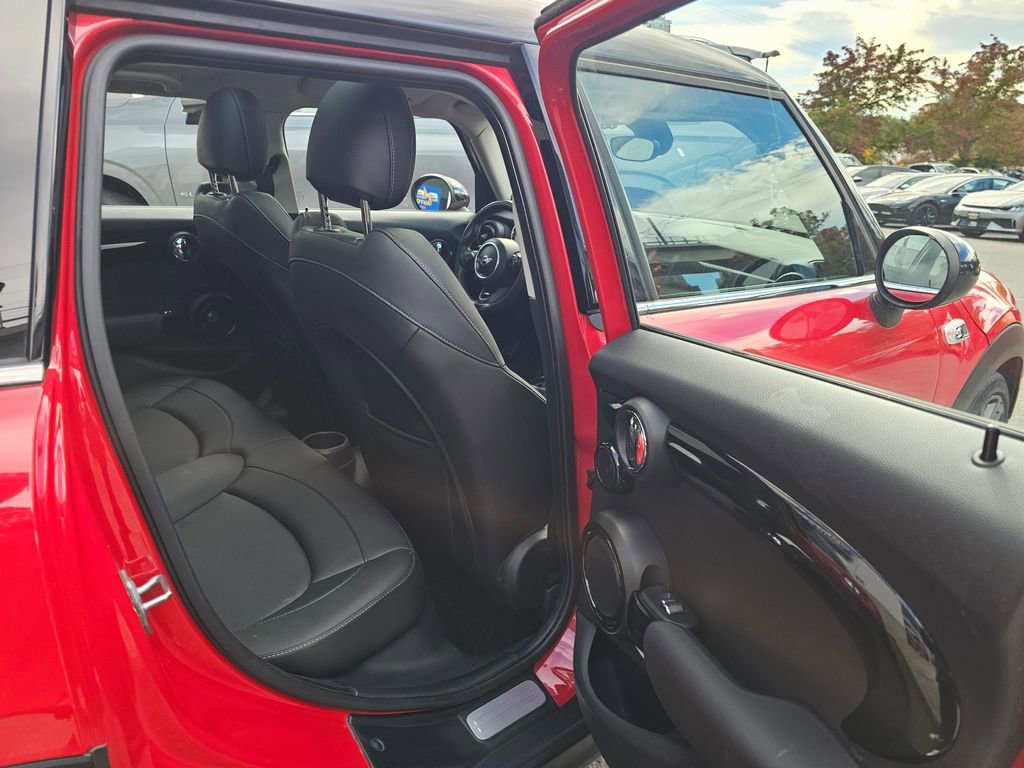 Used 2019 MINI Cooper S w/ Signature Upholstery Package FWD image 15