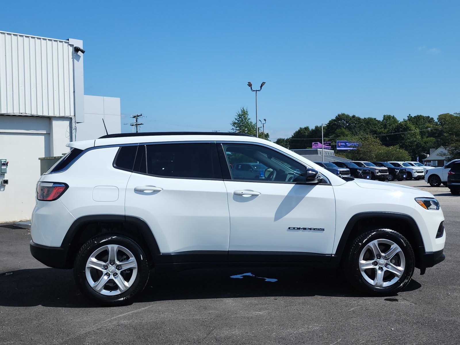 Used 2023 Jeep Compass Latitude AWD/4WD image 6