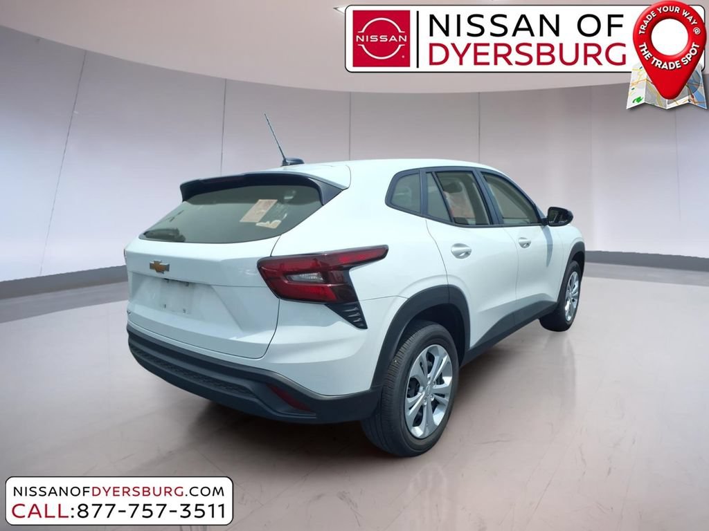 Used 2026 Chevrolet Trax LS FWD image 3