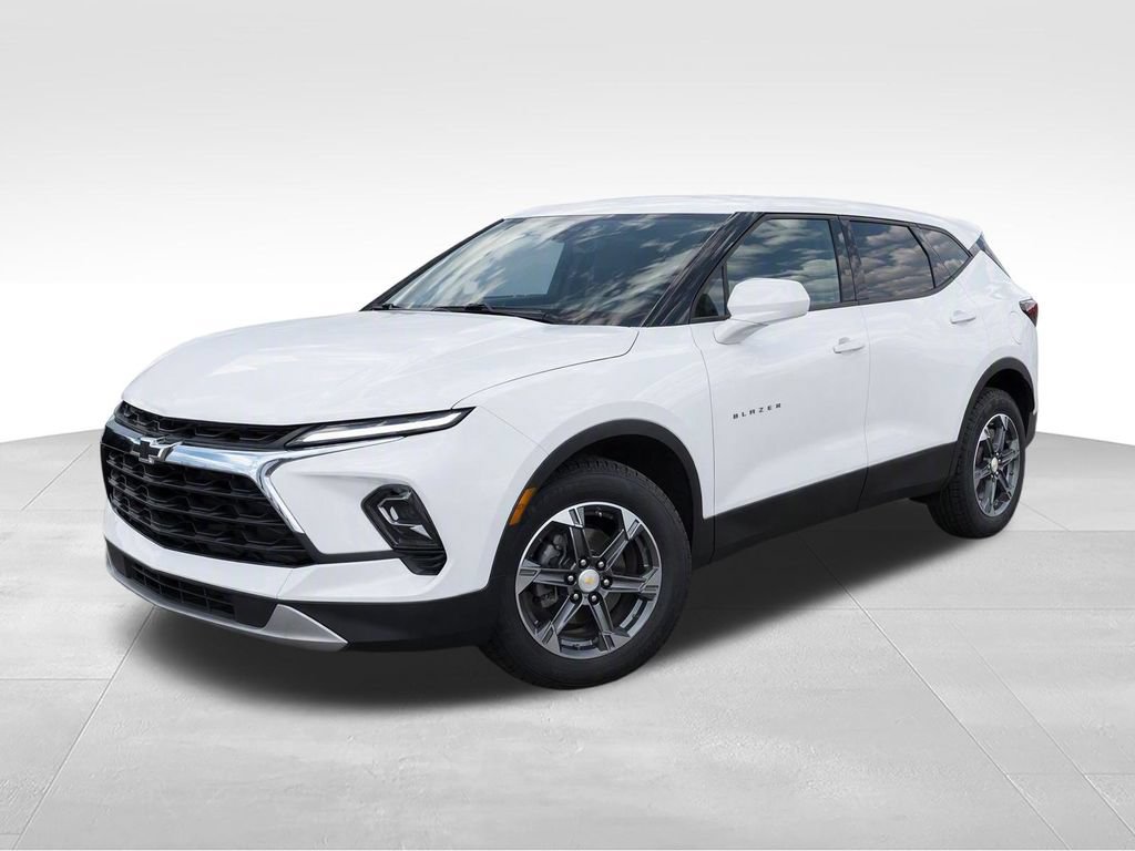 Used 2024 Chevrolet Blazer LT FWD image 2