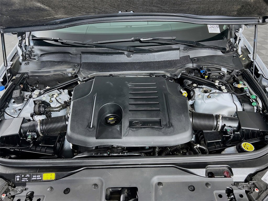 Certified 2024 Land Rover Discovery Dynamic SE image 32