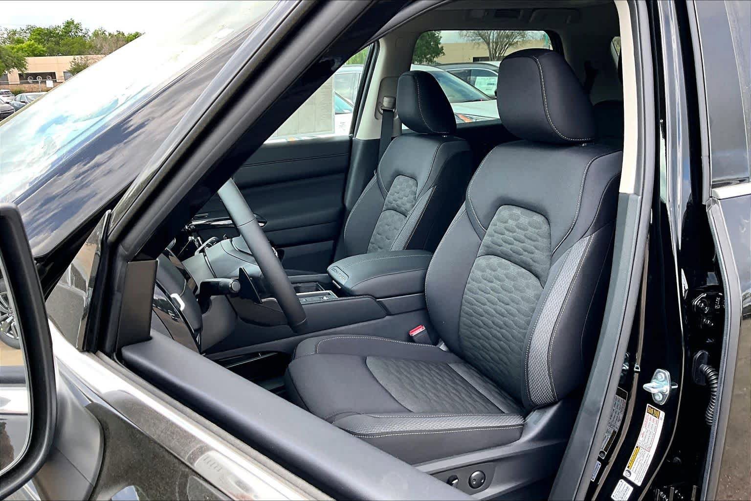 New 2026 Nissan Pathfinder SV w/ SV Premium Package FWD image 18