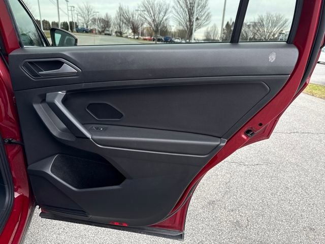 Used 2019 Volkswagen Tiguan SE w/ Panoramic Sunroof Package image 16