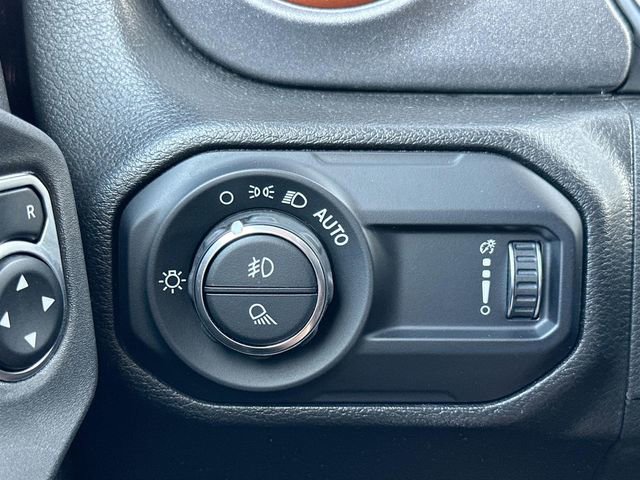 Used 2023 Jeep Gladiator Mojave w/ Cold Weather Group image 19