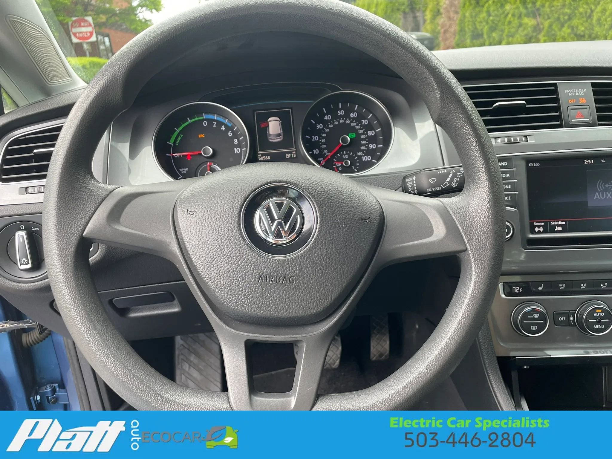 Used 2016 Volkswagen e-Golf SE w/ DC Fast Charging Package FWD image 32