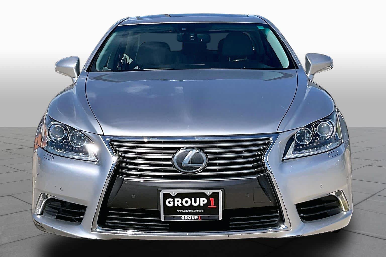 Used 2017 Lexus LS 460 w/ Comfort Package RWD image 4