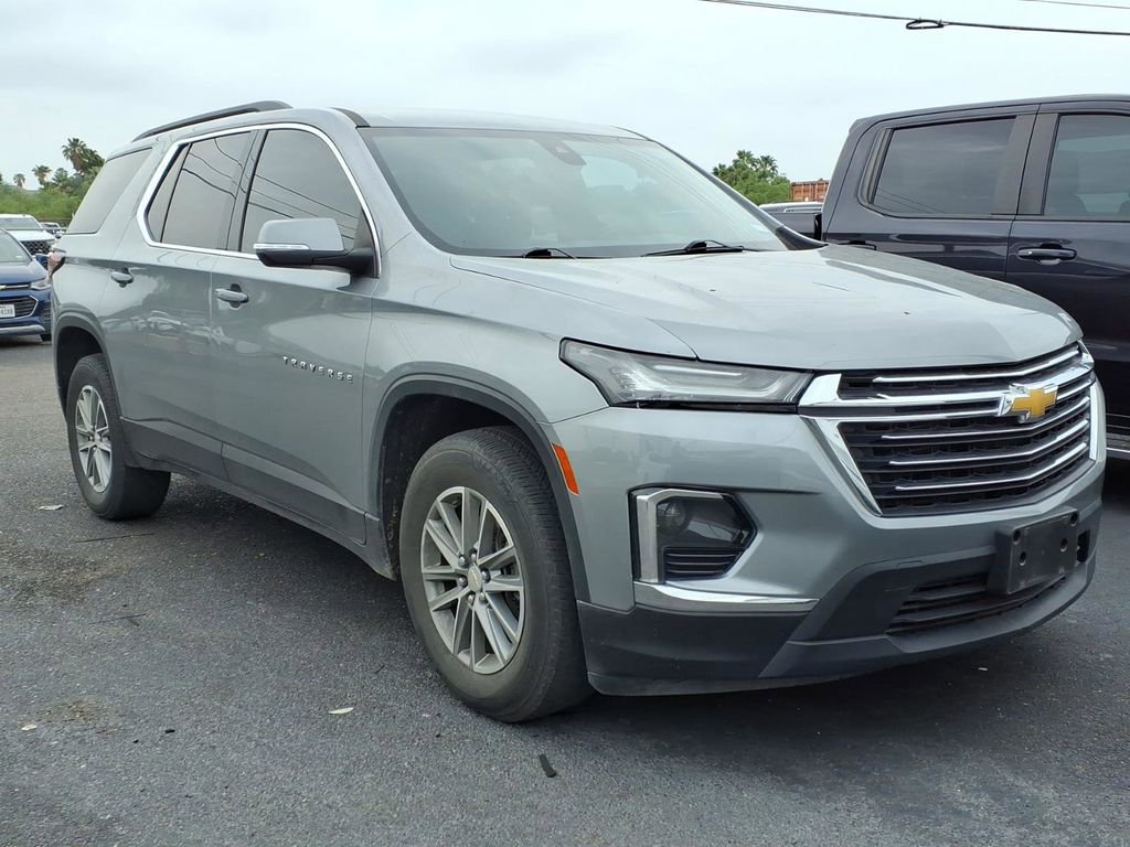 Used 2023 Chevrolet Traverse LT FWD image 1