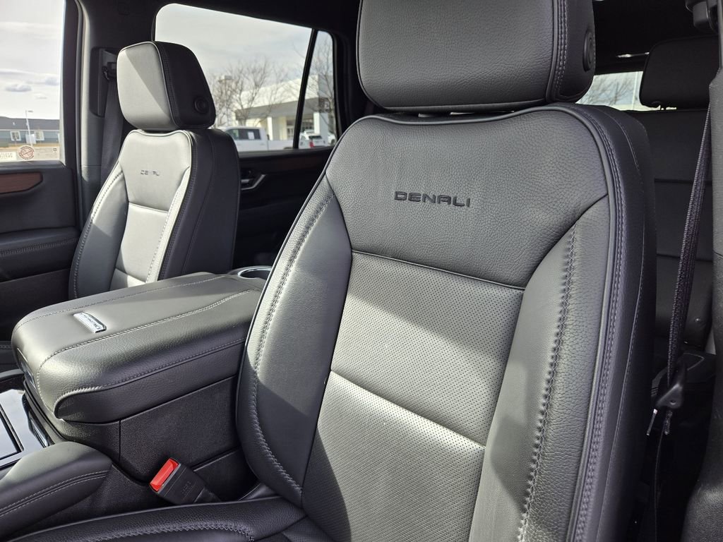 Used 2025 GMC Yukon Denali AWD/4WD image 16