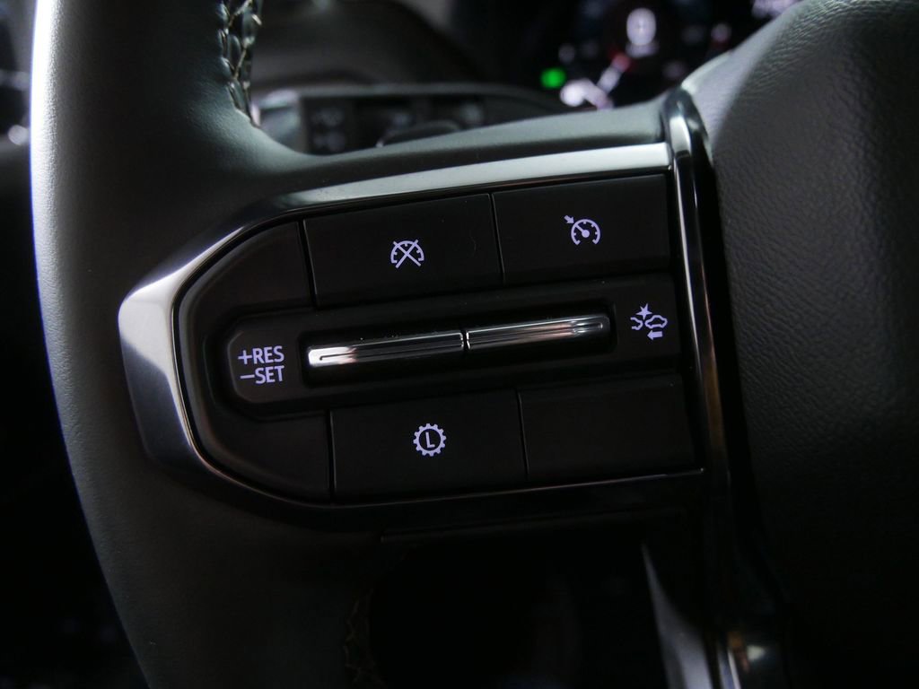 Used 2025 GMC Yukon AT4 AWD/4WD image 28