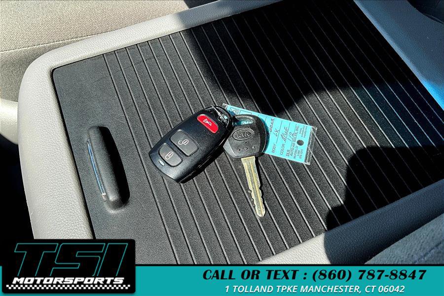 Used 2014 Kia Sedona LX image 11