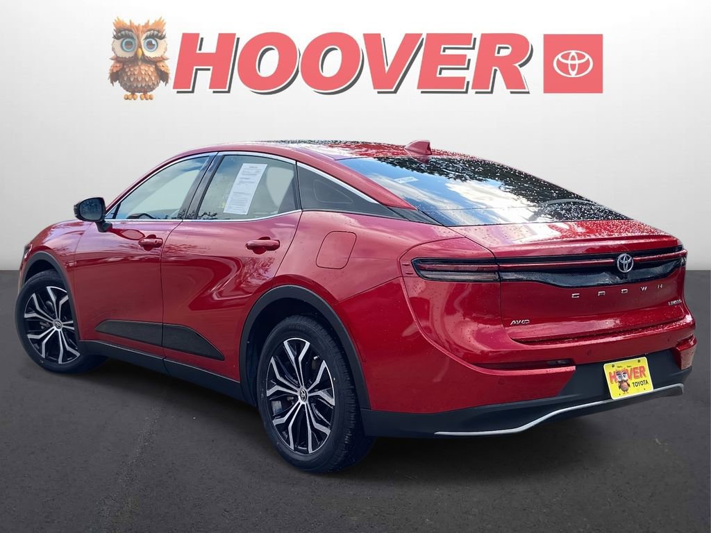 Used 2023 Toyota Crown Limited image 5