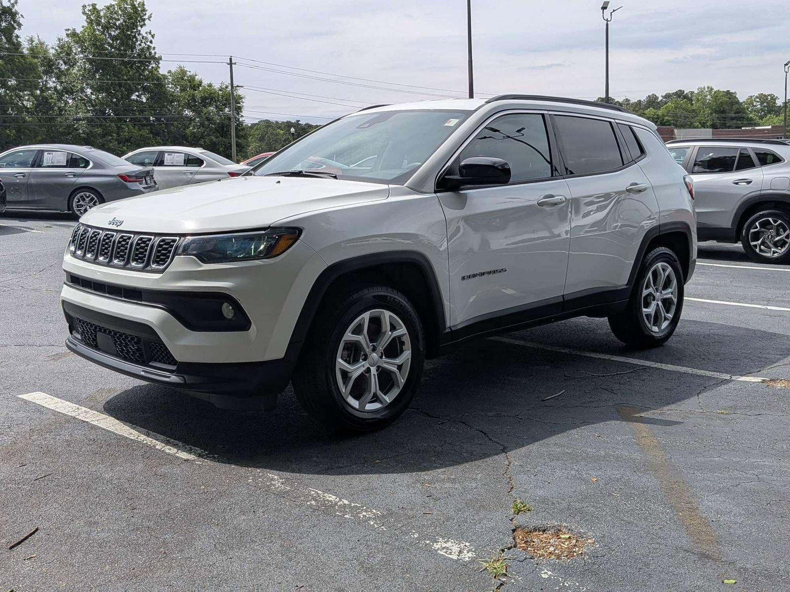 Used 2024 Jeep Compass Latitude AWD/4WD image 8
