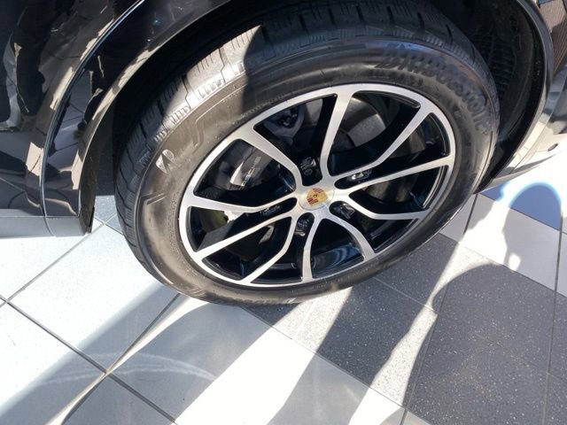 Used 2024 Porsche Cayenne Coupe image 13