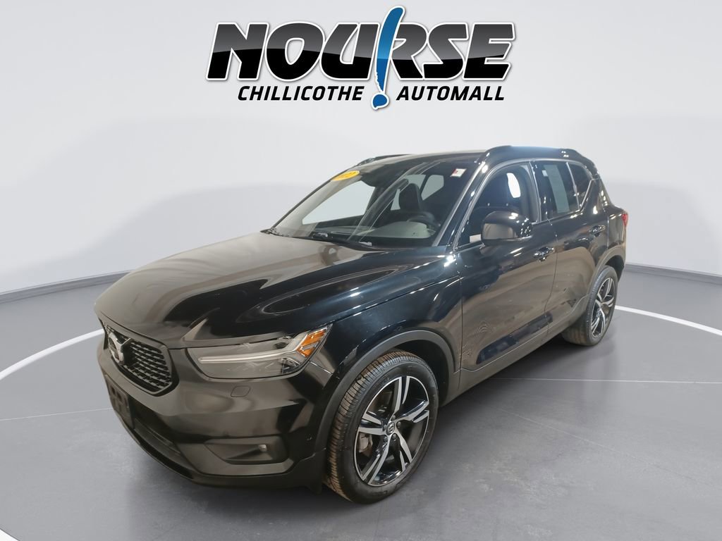 Used 2022 Volvo XC40 T5 R-Design image 1