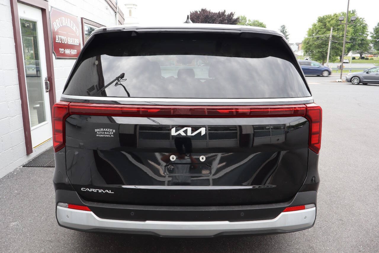 Used 2025 Kia Carnival FWD image 3