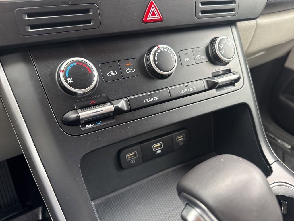 Used 2024 Kia Carnival LX image 25