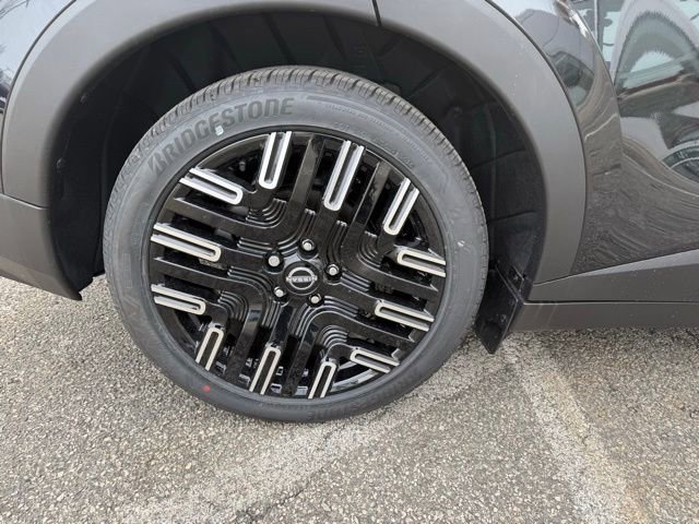 New 2026 Nissan Leaf Platinum+ w/ Floor Mat Package (Platinum+) FWD image 13