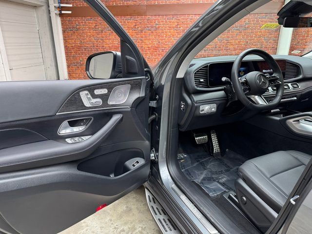Used 2026 Mercedes-Benz GLS 450 4MATIC image 9