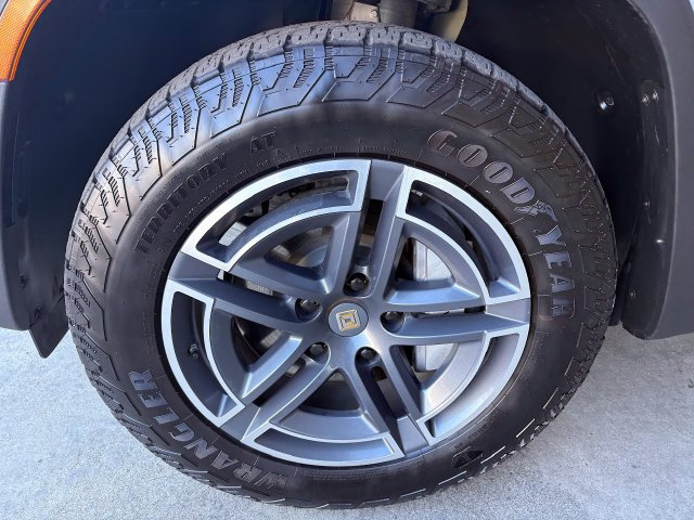 Used 2025 Rivian R1S Adventure Dual AWD/4WD image 8