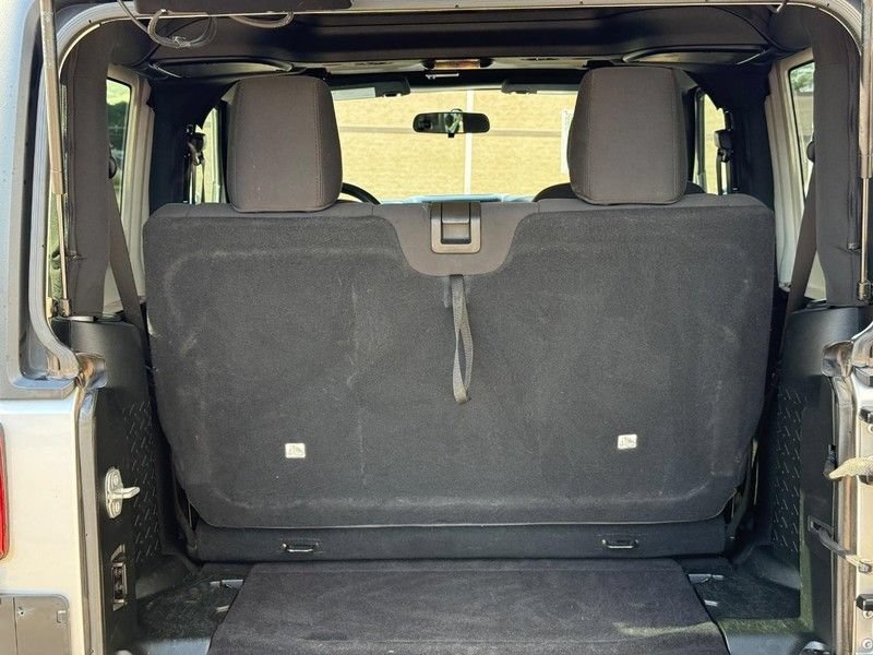 Used 2018 Jeep Wrangler Sport AWD/4WD image 9