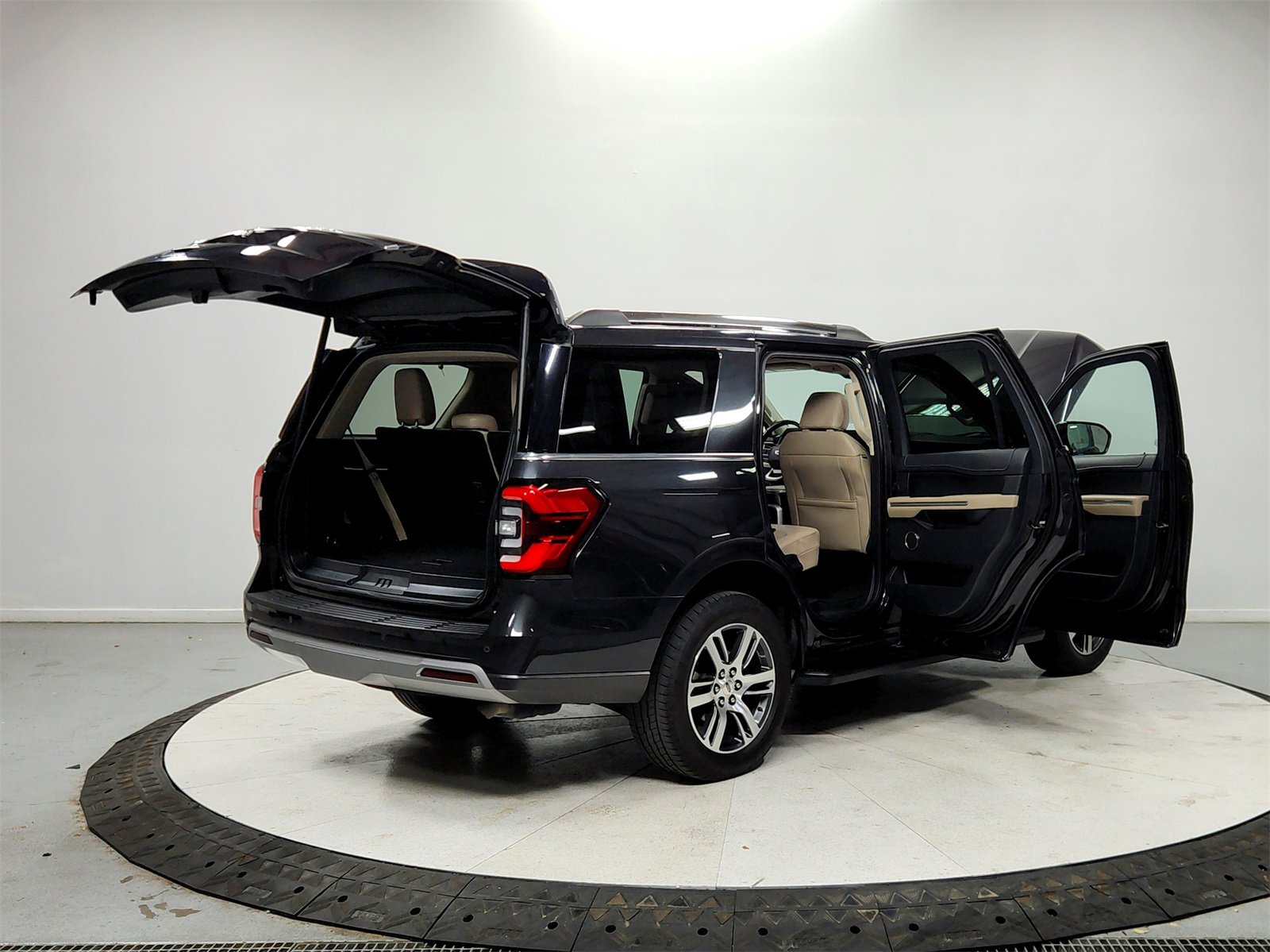 Used 2024 Ford Expedition Limited image 15