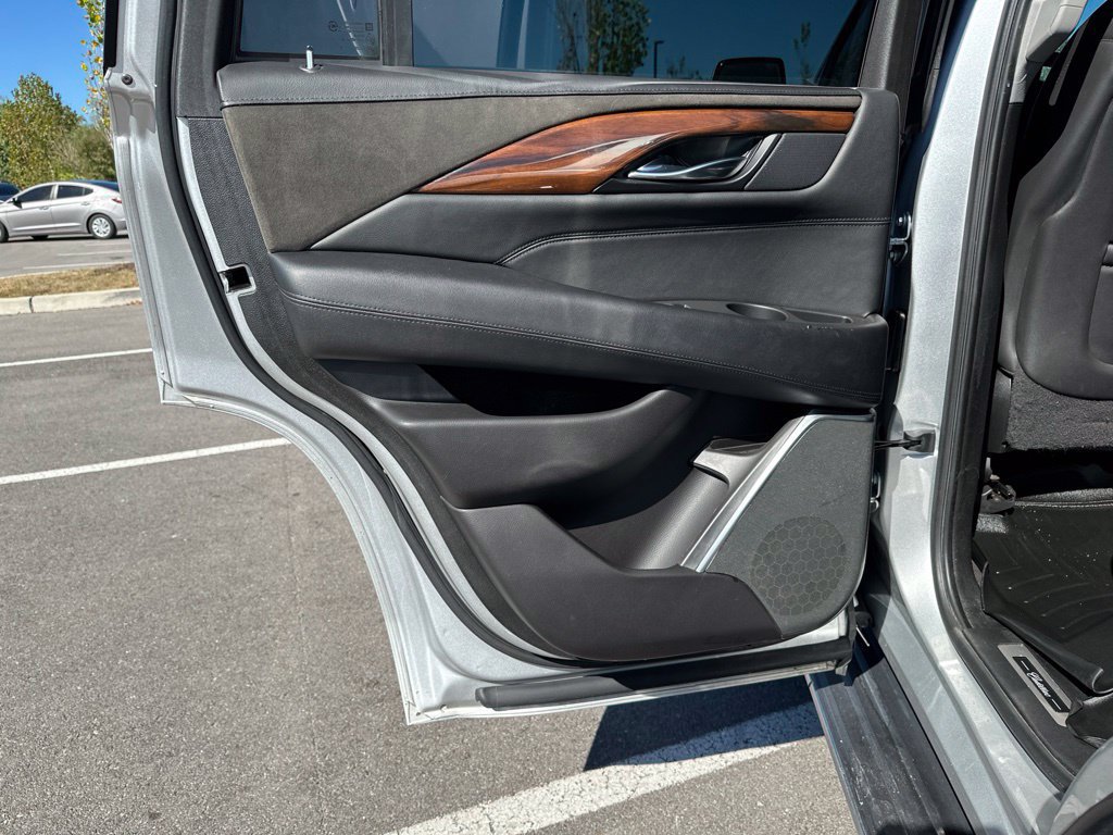 Used 2020 Cadillac Escalade Luxury RWD image 15